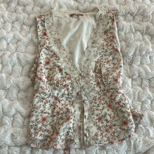 Floral top completely new without tags